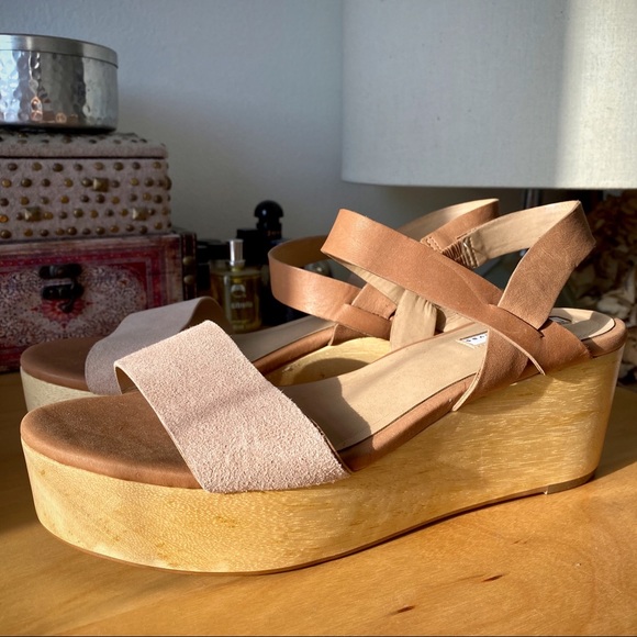 Sling back Wooden Sandal (barely worn, not my style, but very comfy and cute ) - Picture 3 of 7